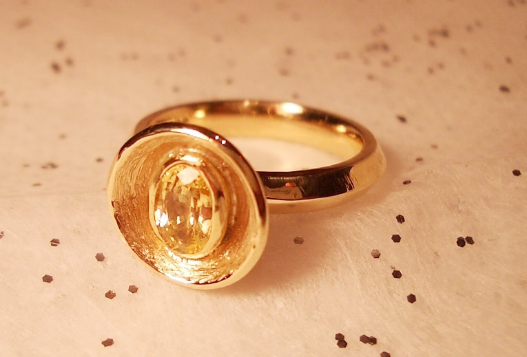 yellow sapphire cup gold ring