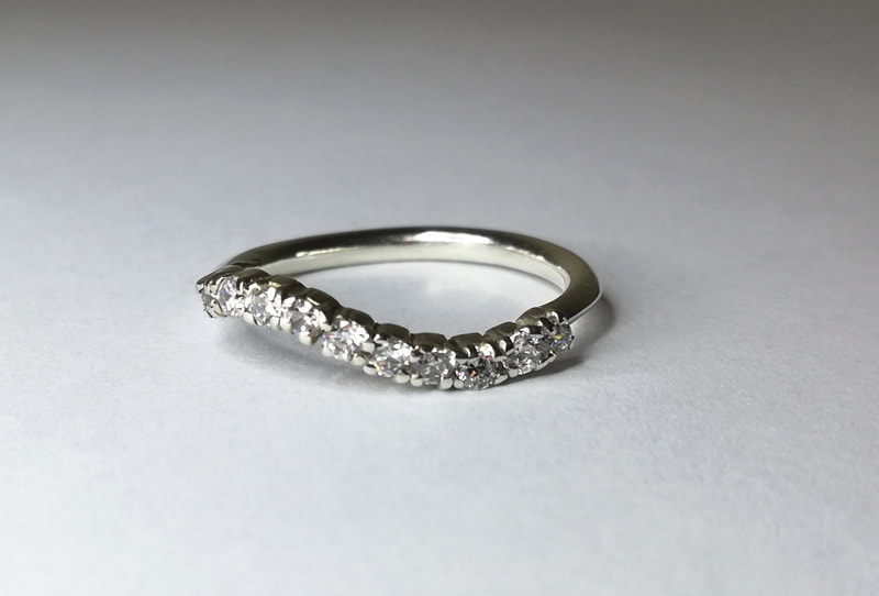 Waved Diamond ring