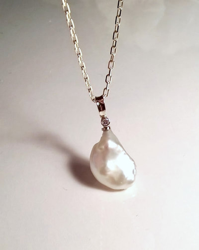 9ct Gold & Diamond Flameball natural pearl pendant