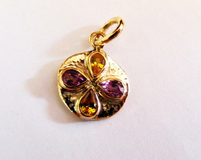 18ct gold Kiss pendant with golden & pink sapphires   