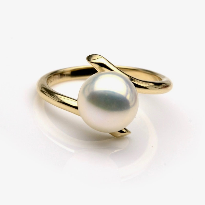 9ct gold Pearl crossover ring