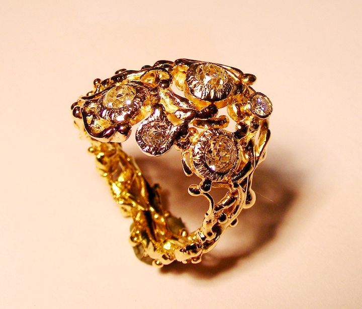 Crashing waves gold & Diamond ring