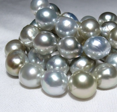 Gorgeous natural large, baroque silvery grey tahitian pearls