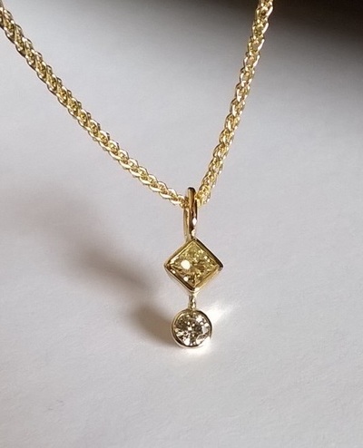 Yellow natural diamond, square-cut, conflict-free, set in 18ct gold, with round white brilliant cut natural conflict-free diamond, classic, elegant pendant